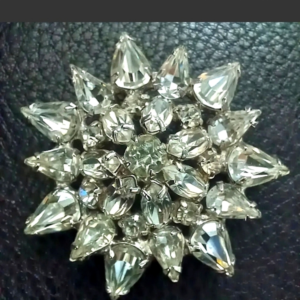Vintage Kramer Of New York Silver Metal Crystal Rhinestone Star Burst Brooch.